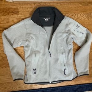 Women’s Small Grey Arc’teryx Covert Cardigan